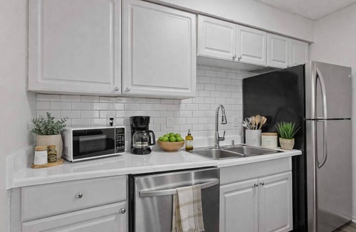 Central Arlington Apartment | FIFA 2026 Walk to AT&T 2BR Free Parking