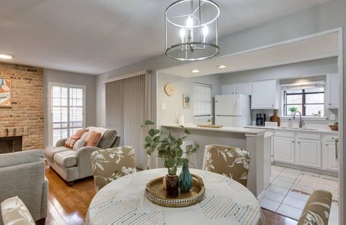 Far North Dallas Condo | FIFA 26 Easy access to stadium. Charming 1-BR condo in Far North Dallas w Pool