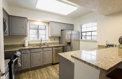 Far North Dallas Condo | FIFA 26 Easy access to stadium. Cozy 1BR condo in fantastic North Dallas w Pool