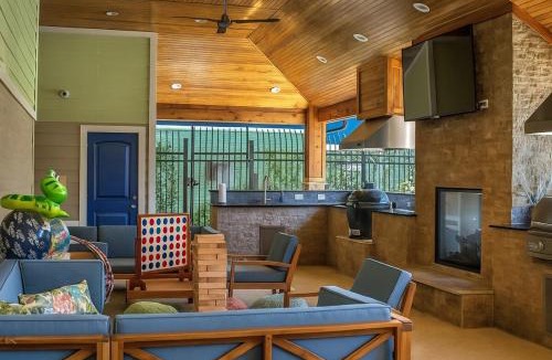 North Houston Apartment | FIFA 2BR Resort‑Style · Pool & Gym · 25min to NRG