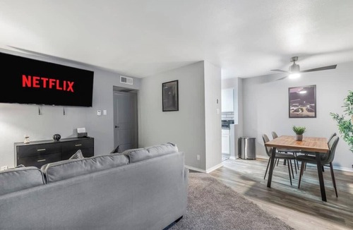 Central Arlington Apartment | FIFA | 3 Min Walk to AT&T | 1BR | Free Parking!