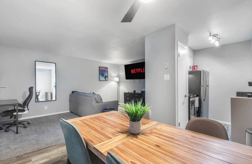 Central Arlington Apartment | FIFA | 3 Min Walk to AT&T | 1BR | Free Parking!