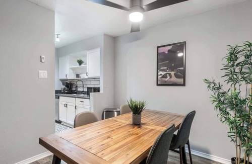 Central Arlington Apartment | FIFA | 3 Min Walk to AT&T | 1BR | Free Parking!