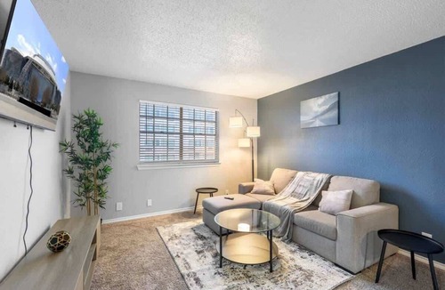 Central Arlington Apartment | FIFA | 3 Min Walk to AT&T | 1BR | Free Parking!