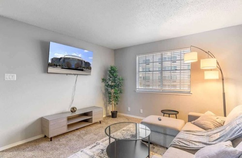 Central Arlington Apartment | FIFA | 3 Min Walk to AT&T | 1BR | Free Parking!