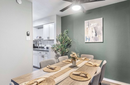 Central Arlington Apartment | FIFA | 3 Min Walk to AT&T | 3BR | Free Parking!