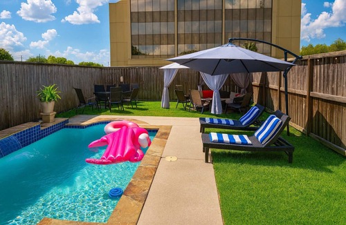 Woodlake - Briar Meadow House | FIFA Central Near Galleria | Private Pool + Garage
