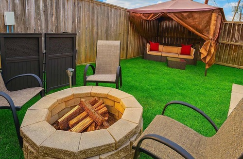 Woodlake - Briar Meadow House | FIFA Central Near Galleria | Private Pool + Garage