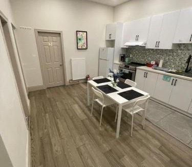 Financial District House | FIFA CENTRAL TORONTO-DIRECT TO BMO FIELD-Live Game Atmosphere-Free Wifi