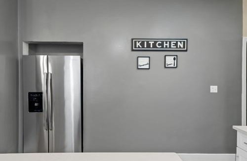 Dudley - Brunswick King Apartment | FIFA! Direct Train to Gillette - Spacious Modern 3BR - FREE Parking - Heart of Boston