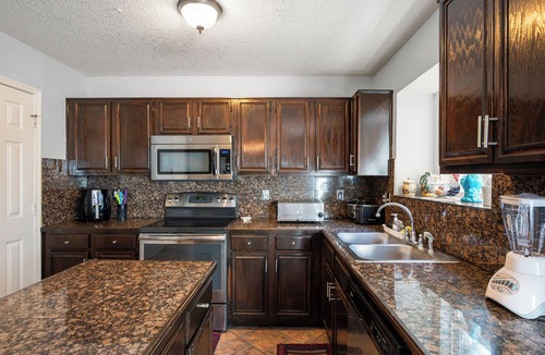 Ederville House | Fifa Fan Oasis: Pool, Fire Pit Near At-t Stadium