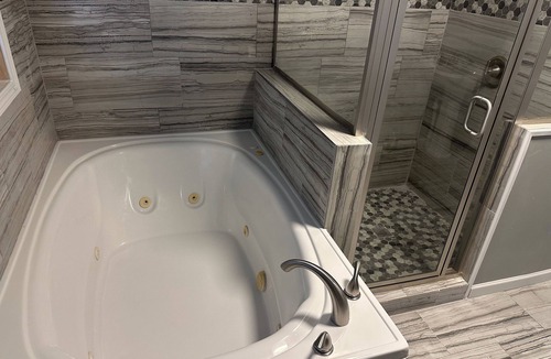 Austell Cabin | FIFA Fan Stylish Retreat Lodge in Heart of it All! 9.4 miles from the Stadium.