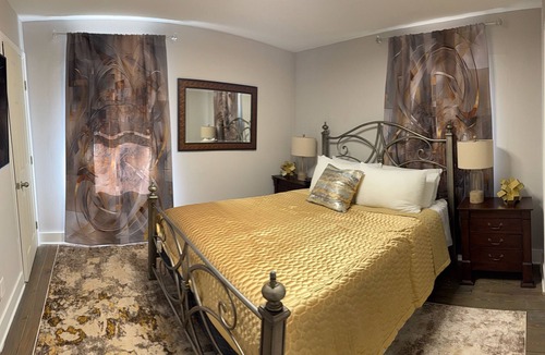 Austell Cabin | FIFA Fan Stylish Retreat Lodge in Heart of it All! 9.4 miles from the Stadium.