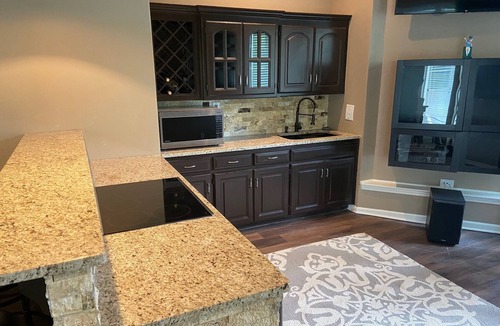 Shawnee House | FIFA Luxury 5BR/near Arrowhead/Sleeps 14/Dual Kitchens/Fireplaces/Private Suite