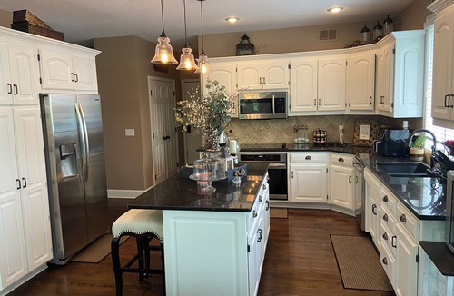 Shawnee House | FIFA Luxury 5BR/near Arrowhead/Sleeps 14/Dual Kitchens/Fireplaces/Private Suite