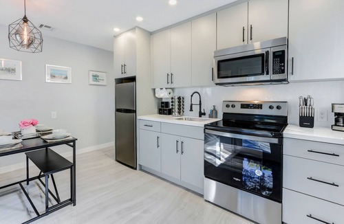 Hallandale Beach Apartment | FIFA Perfect 15KM | Lakeside Dream: Trendy design & Near Beach