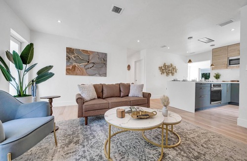 Miami Shores House | FIFA Perfect 13 KM | Samadhi: Pool, Near Beach,Work Space