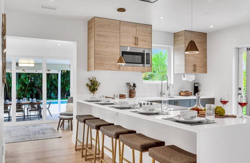 Miami Shores House | FIFA Perfect 13 KM | Samadhi: Pool, Near Beach,Work Space