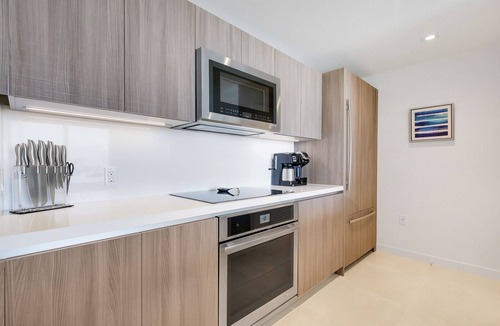 Central Beach Condo | FIFA Perfect | Tiffany Indigo: 9th FL,Rooftop Pool, Gym, Walk to Beach