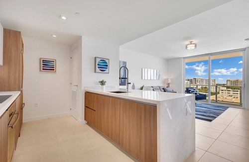 Central Beach Condo | FIFA Perfect | Tiffany Indigo: 9th FL,Rooftop Pool, Gym, Walk to Beach
