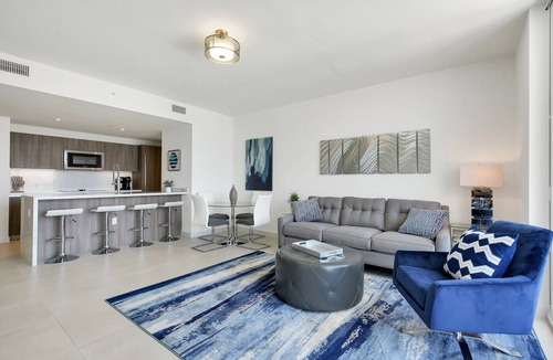 Central Beach Condo | FIFA Perfect | Tiffany Indigo: 9th FL,Rooftop Pool, Gym, Walk to Beach