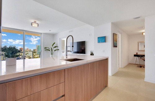 Central Beach Condo | FIFA Perfect | Tiffany Indigo: 9th FL,Rooftop Pool, Gym, Walk to Beach