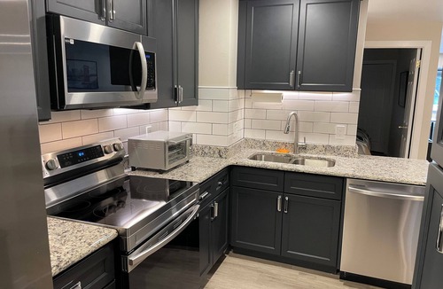 Trinity Vicinity Condo | FIFA ready! 30 mins to Philly- Condo with Parking, near Amtrak & Septa station