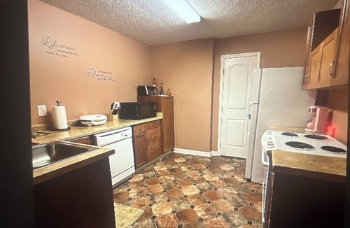 Ellenwood Apartment | FIFA Ready! Spacious 1800 sqf