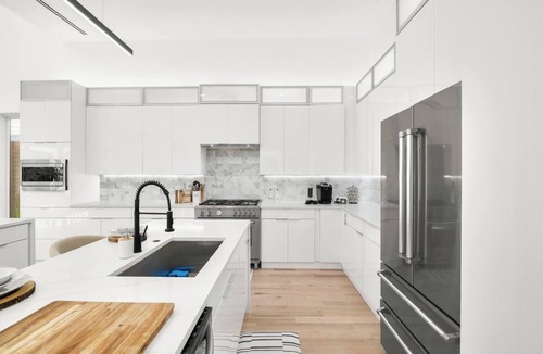 Dallas House | FIFA READY! Upscale Designer Modern Home Close to Uptown Dallas ~ 4 King Beds