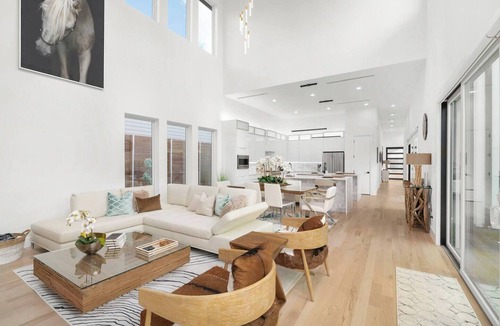 Dallas House | FIFA READY! Upscale Designer Modern Home Close to Uptown Dallas ~ 4 King Beds