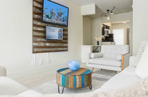 Uptown Condo | FIFA Royal Retreat | 2BR 5 Min Walk to Galleria