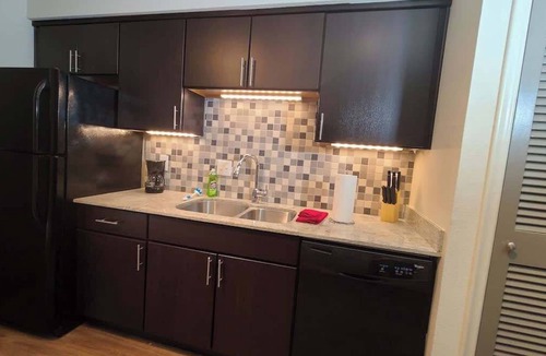 Uptown Condo | FIFA Royal Retreat | 2BR 5 Min Walk to Galleria