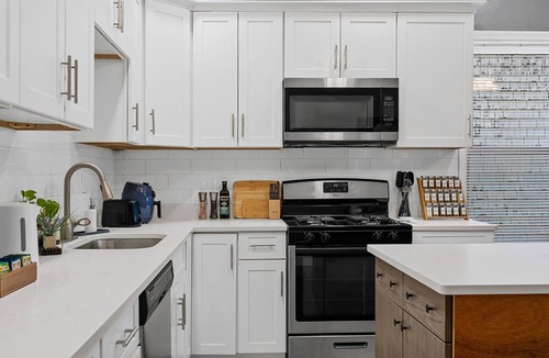 Dudley Square Apartment | FIFA! Spacious Modern 3BR - FREE Parking - Heart of Boston