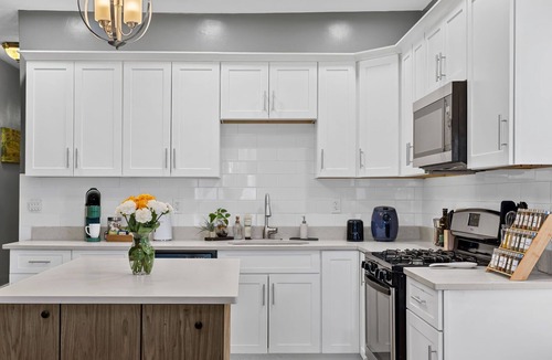 Dudley - Brunswick King Apartment | FIFA! Spacious Modern 3BR - FREE Parking - Heart of Boston