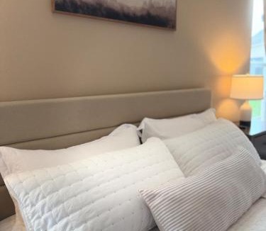 Clodine Villa | FIFA Traveler Oasis Pool Sauna Patio Arcade Sleep 16