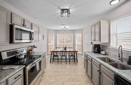 South Arlington House | FIFA World Cup 2026 Home | AT&T Stadium 10 Min | Sleeps 8 | Grand Prairie