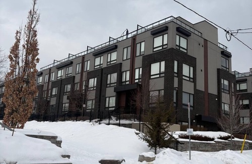 Briar Hill - Belgravia House | FIFA World Cup 2026 | Spacious 2BD/2BA | Rooftop & Transit Access