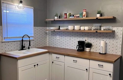 Blue Springs House | FIFA World Cup 2BR Home/Fast Wi-Fi & Pet Friendly