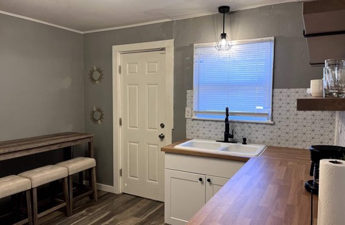 Blue Springs House | FIFA World Cup 2BR Home/Fast Wi-Fi & Pet Friendly