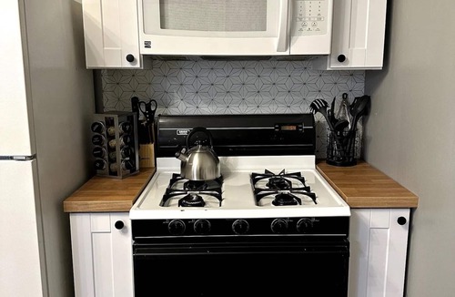 Blue Springs House | FIFA World Cup 2BR Home/Fast Wi-Fi & Pet Friendly