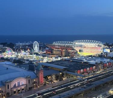 Little Portugal Apartment | FIFA WORLD CUP 5 PEOPLE STAY APARTMENT-Free Wifi-One Stop to BMO FIELD
