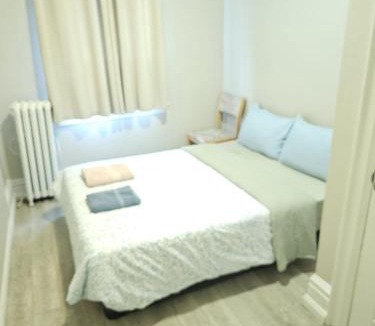 Little Portugal Apartment | FIFA WORLD CUP 5 PEOPLE STAY APARTMENT-Free Wifi-One Stop to BMO FIELD