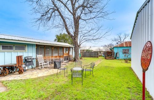 Llano House | Fifties Diner-Style Llano Home w/Shared Fire Pit