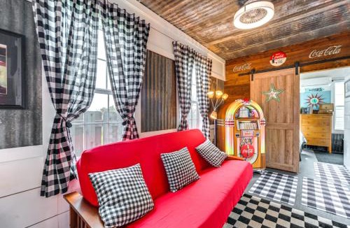 Llano House | Fifties Diner-Style Llano Home w/Shared Fire Pit