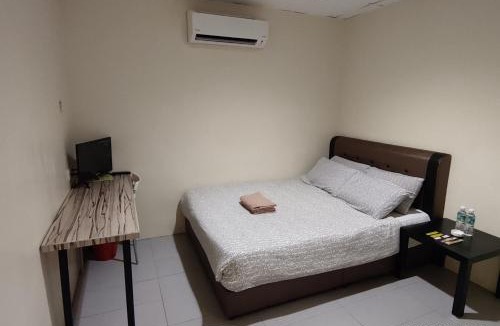 Pegawai Hotel | Fifty Seven Inn