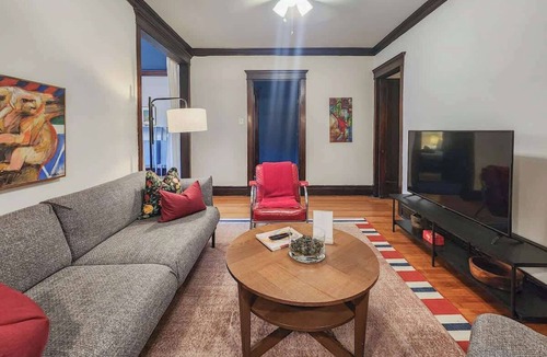 Wrigleyville Apartment | Fifty Shades of Greige