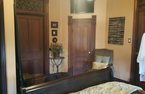 Palestine Bed & Breakfast | Fig Tree Manor