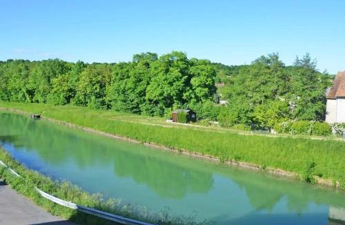 Moret-sur-Loing Apartment | Fil de l'eau - Grand T2 rénové - Commerces à pied