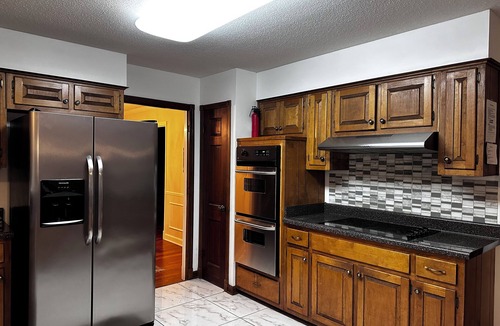 Ellendale House | Film in Movie-East Memphis Quiet Large 5 BR,3 Bath,10 beds with King sleeps 14