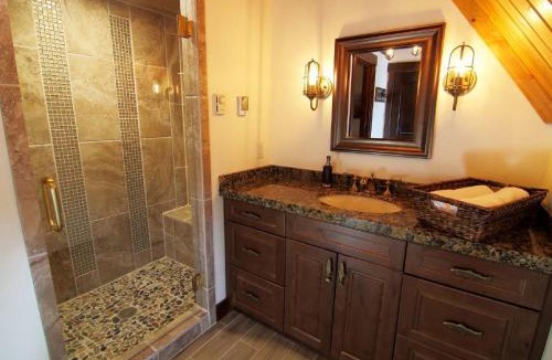 Victor Bed & Breakfast | Fin and Feather Inn